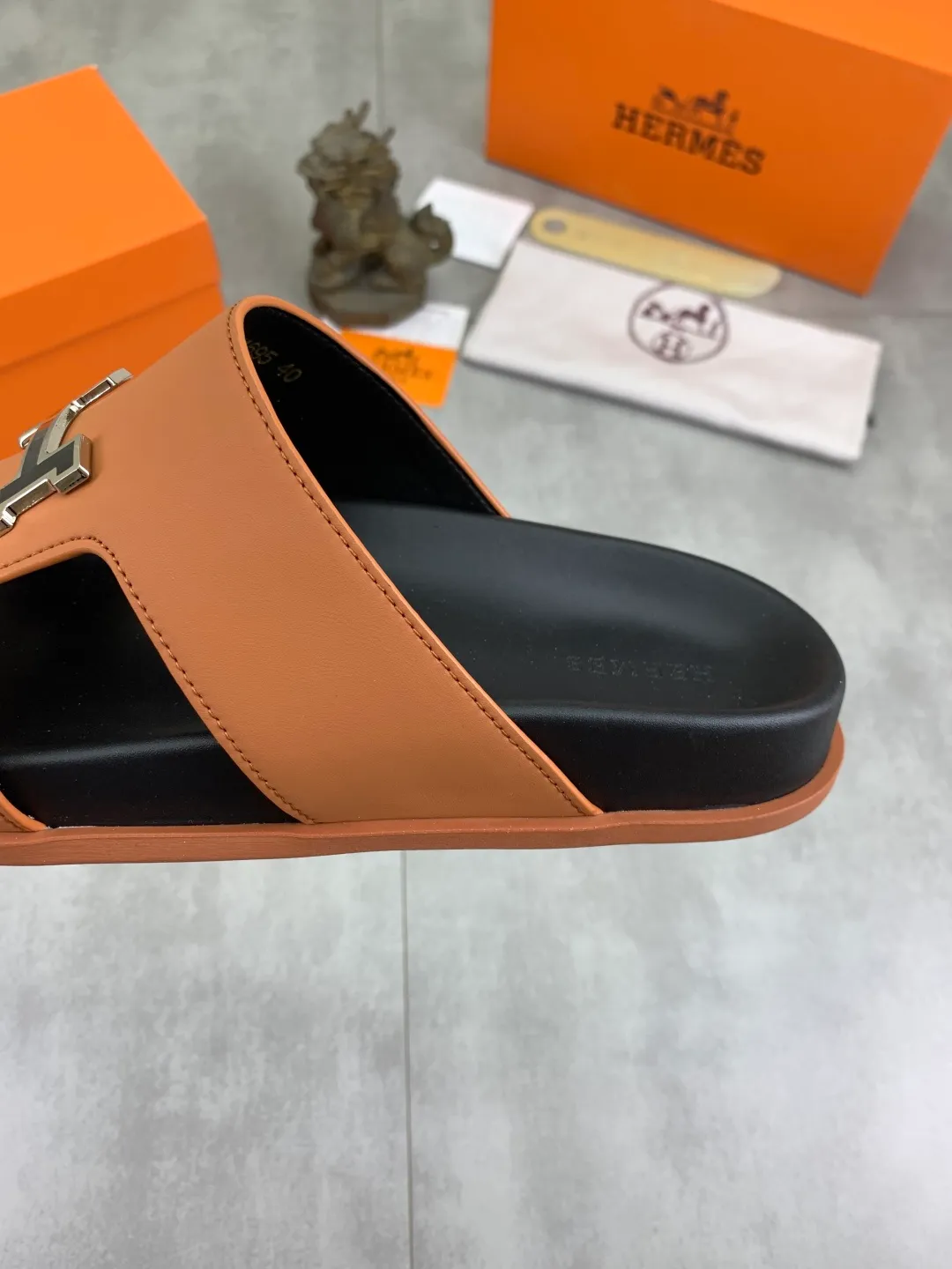 Men's shoes 💰P440 New [HERMES] high-end quality new Hermès slippers, made of imported calfskin, wear-resistant and non-slip rubber outsole. Fashionable and elegant code number: 39-44 (38 45 46 customized)